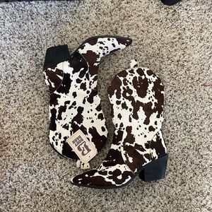 NWT Dingo Cow Print Boots